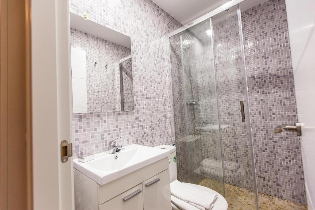 Arce Habitaciones Madrid Kültér fotó