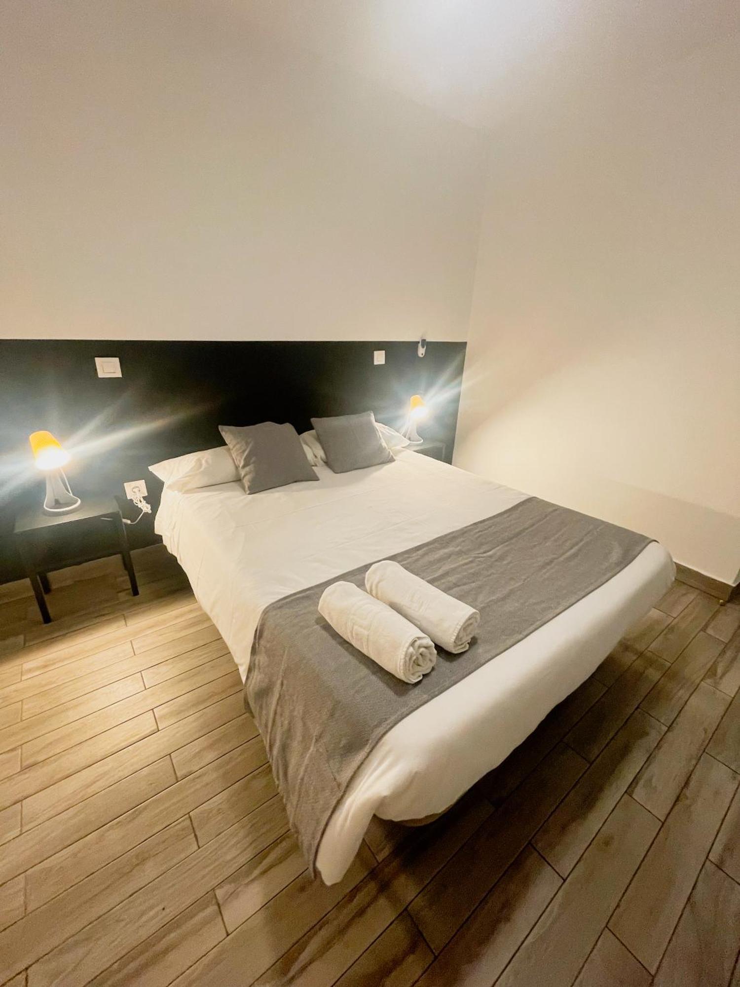 Arce Habitaciones Madrid Kültér fotó